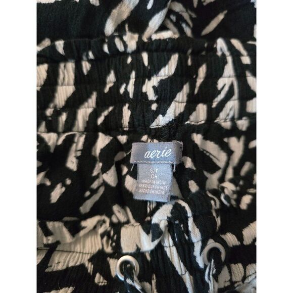 Aerie Womens Black & White Abstract Print Shorts S whimsygoth jungle print - Picture 3 of 4